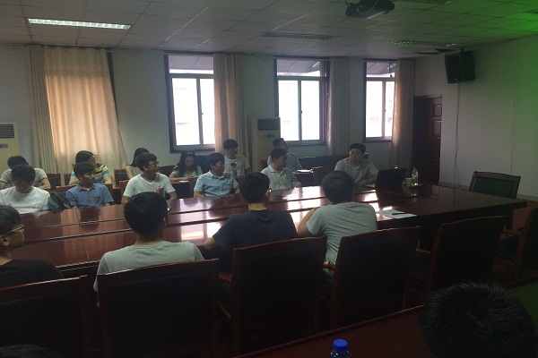 冰球突破豪华版官方网站 “两学一做”专题党课开讲