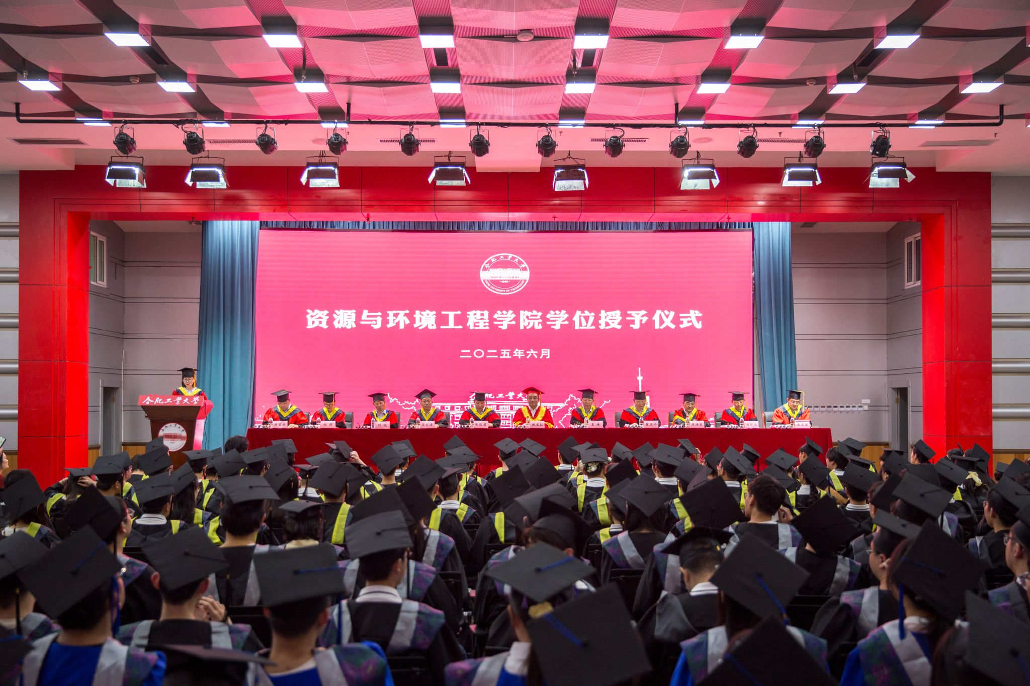 冰球突破豪华版官方网站举行2025届合肥校区毕业生学位授予仪式