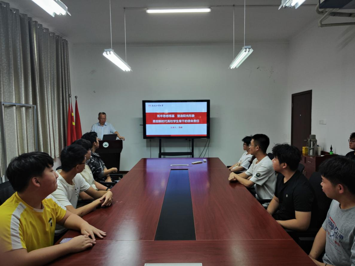 冰球突破豪华版官方网站召开学生骨干培训专题党课