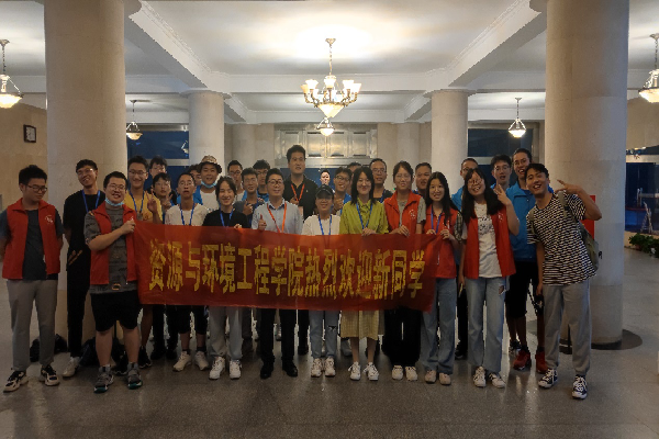 冰球突破豪华版官方网站圆满完成2021级本科生迎新工作