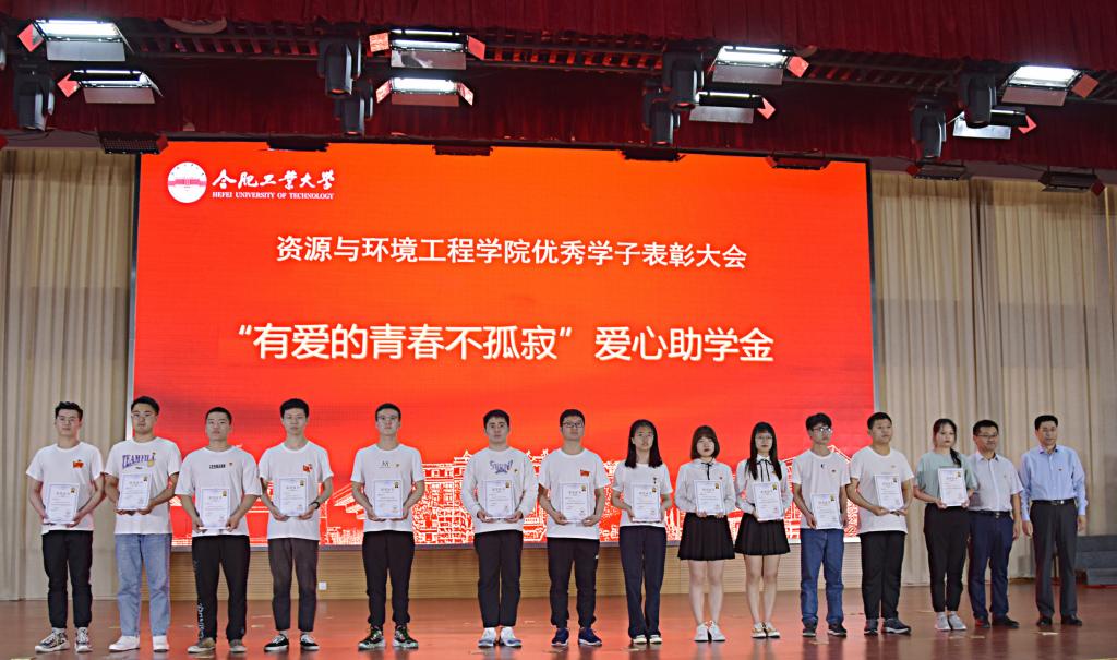 冰球突破豪华版官方网站开展“青春心向党·百年颂芳华”优秀学子表彰大会暨“唱支山歌给党听”青春红歌会