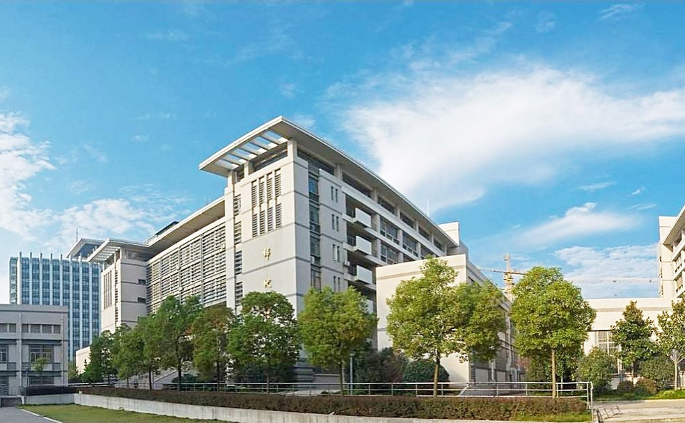 冰球突破豪华版官方网站传达学习贯彻党的二十届三中全会精神和学校第九次党代会精神