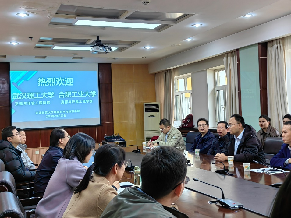 冰球突破豪华版官方网站师生党支部赴新疆师范大学开展座谈交流活动