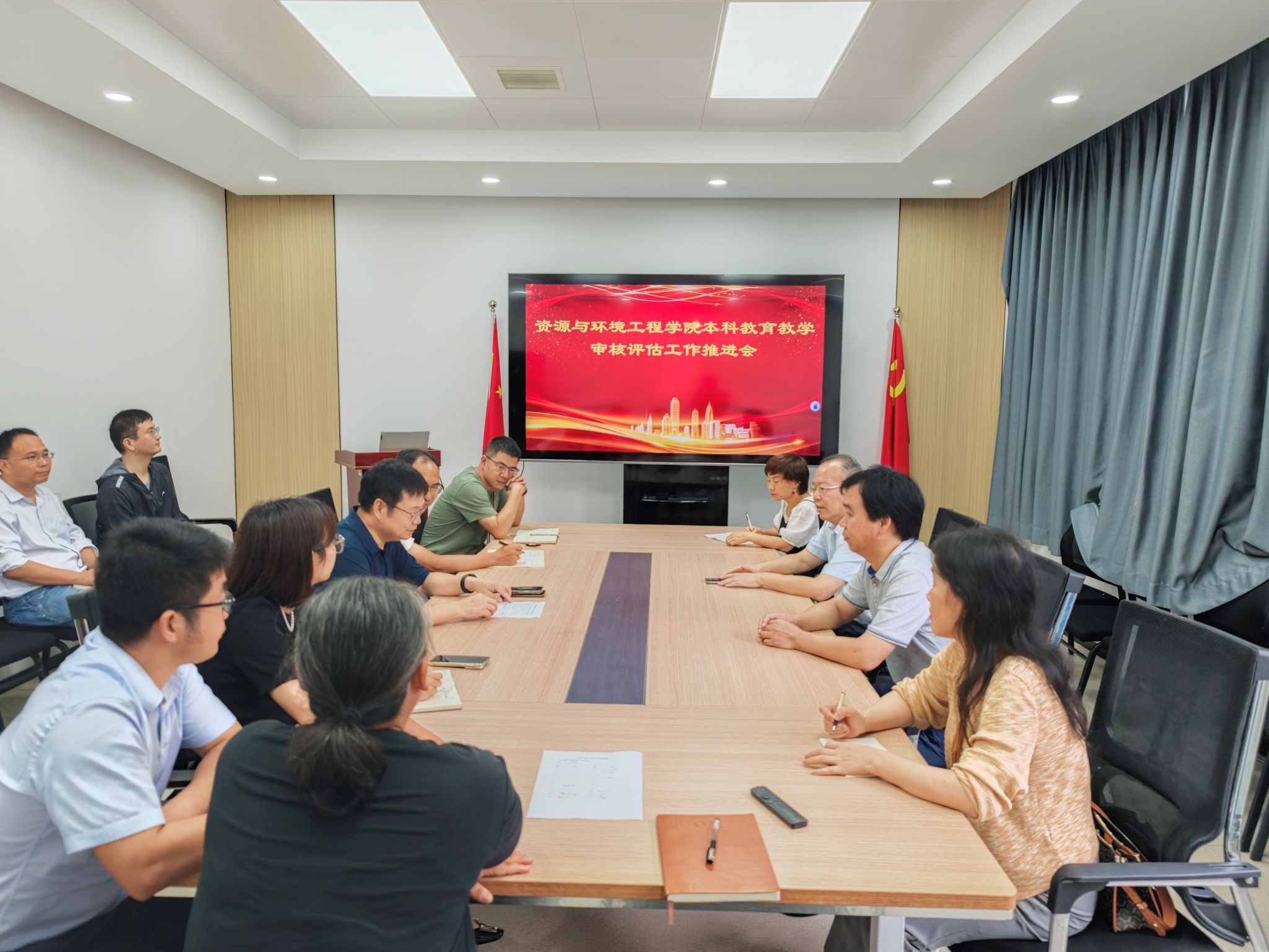 冰球突破豪华版官方网站召开本科教育教学审核评估工作推进会