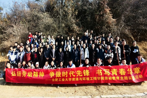 冰球突破豪华版官方网站赴巢湖市开展劳动教育实践活动