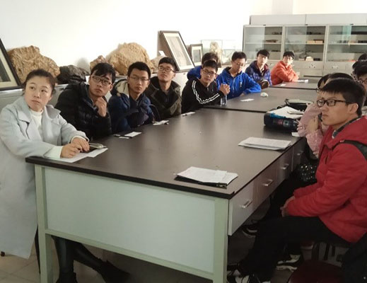 冰球突破豪华版官方网站举行15级本科生入党积极分子转预备党员答辩