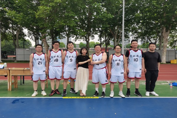 冰球突破豪华版官方网站第三届“青春不散场 逐梦新起点”毕业杯师生篮球赛落下帷幕