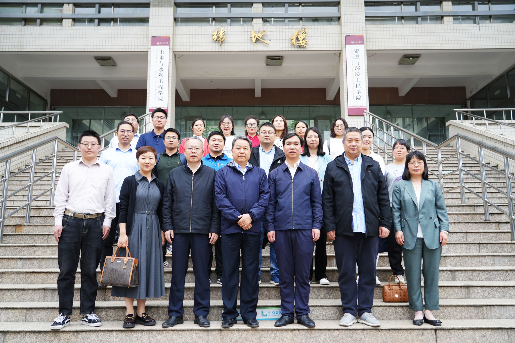 冰球突破豪华版官方网站和安徽省公益性地质调查管理中心开展联学共建