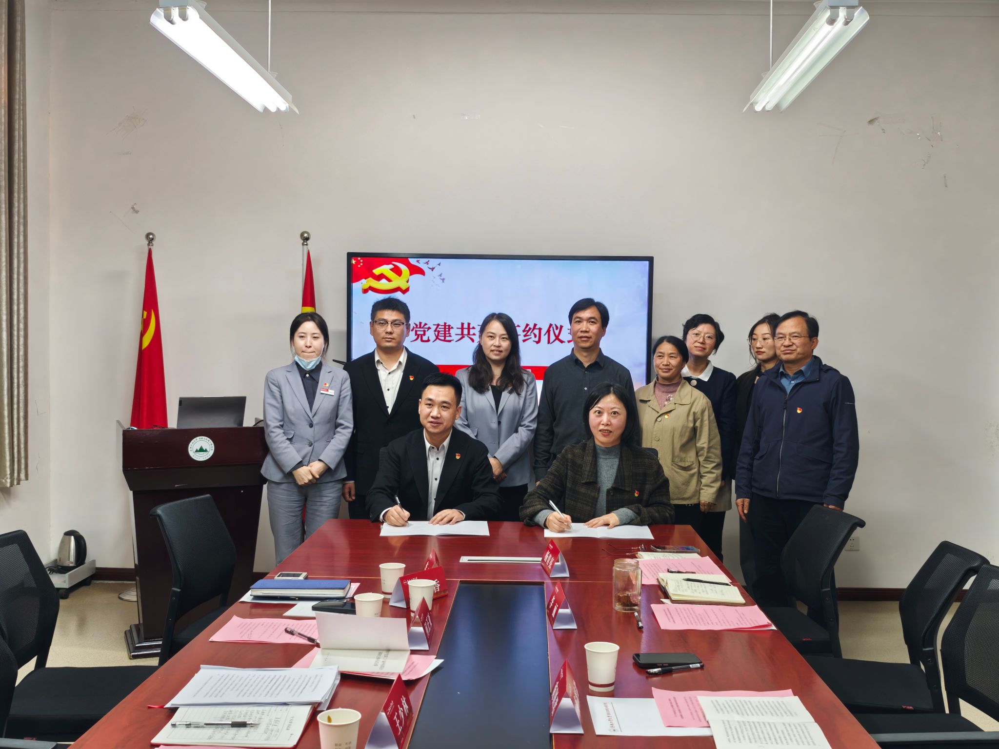 冰球突破豪华版官方网站机关实验室党支部与招行合肥高新区支行党支部开展特色党建活动