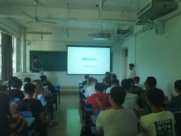 冰球突破豪华版官方网站开展“合你在一起”心理活动月系列主题教育