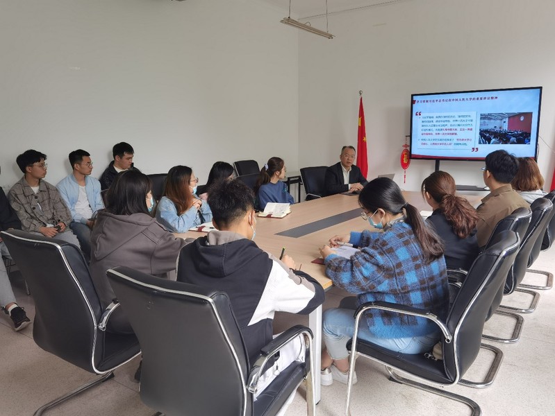 冰球突破豪华版官方网站师生学习贯彻习近平总书记考察中国人民大学重要讲话精神