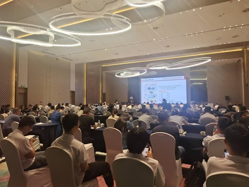 冰球突破豪华版官方网站省级样板党支部组织参加六五环境日暨“双碳”高峰论坛