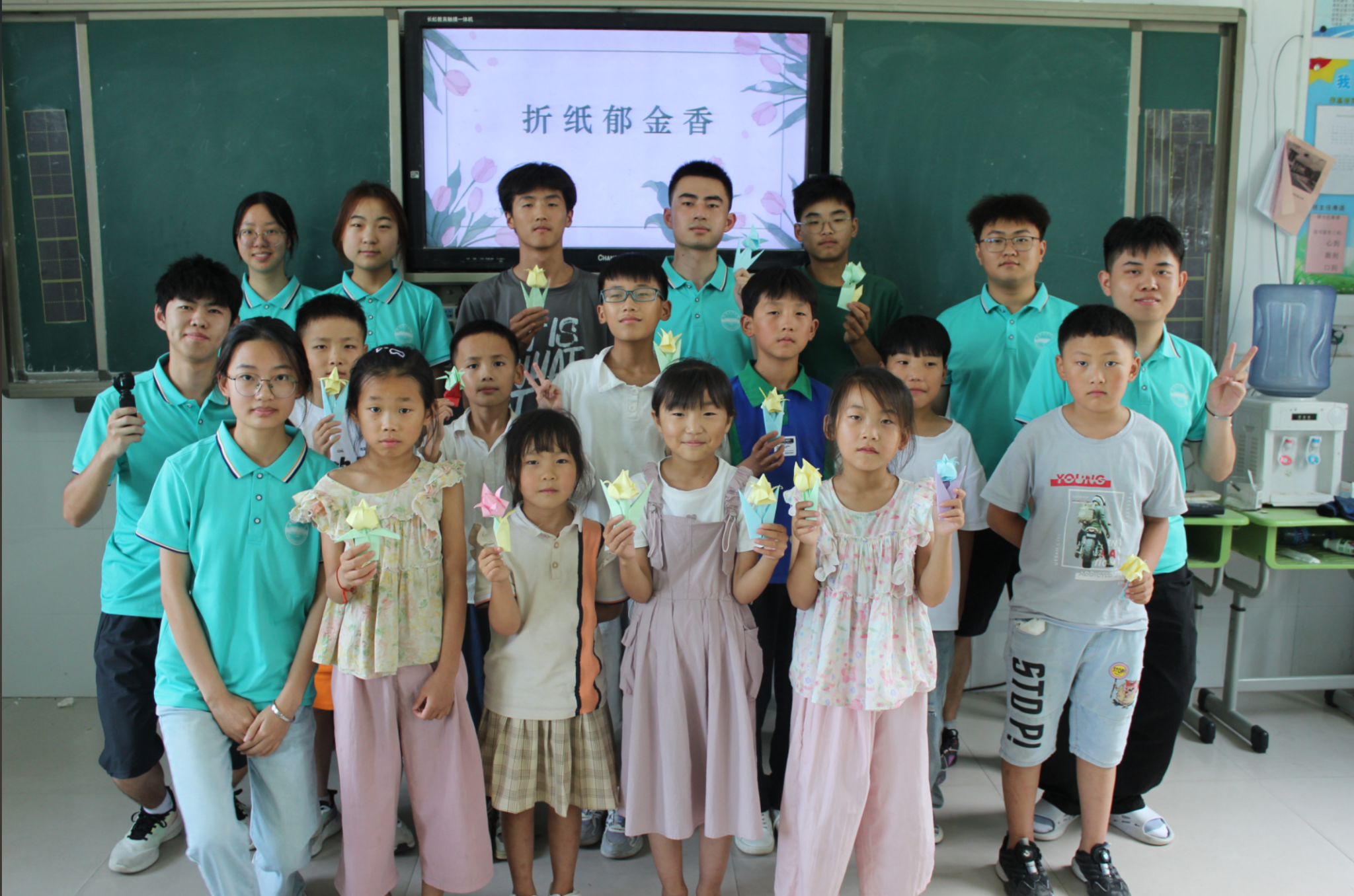 冰球突破豪华版官方网站“筑梦砂坝，爱心助学”团队开展暑期三下乡社会实践活动