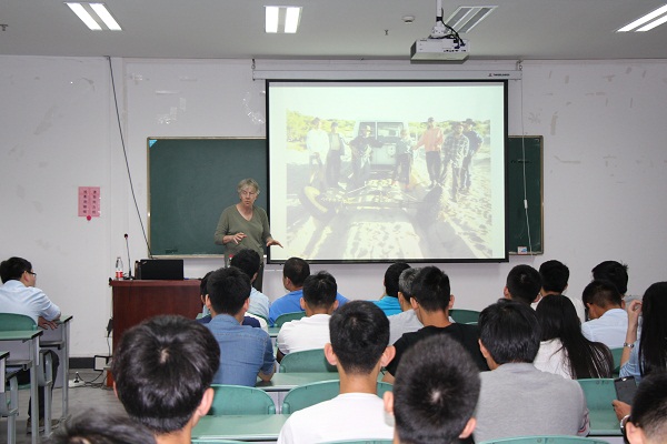 冰球突破豪华版官方网站开设“天地境界”大讲堂
