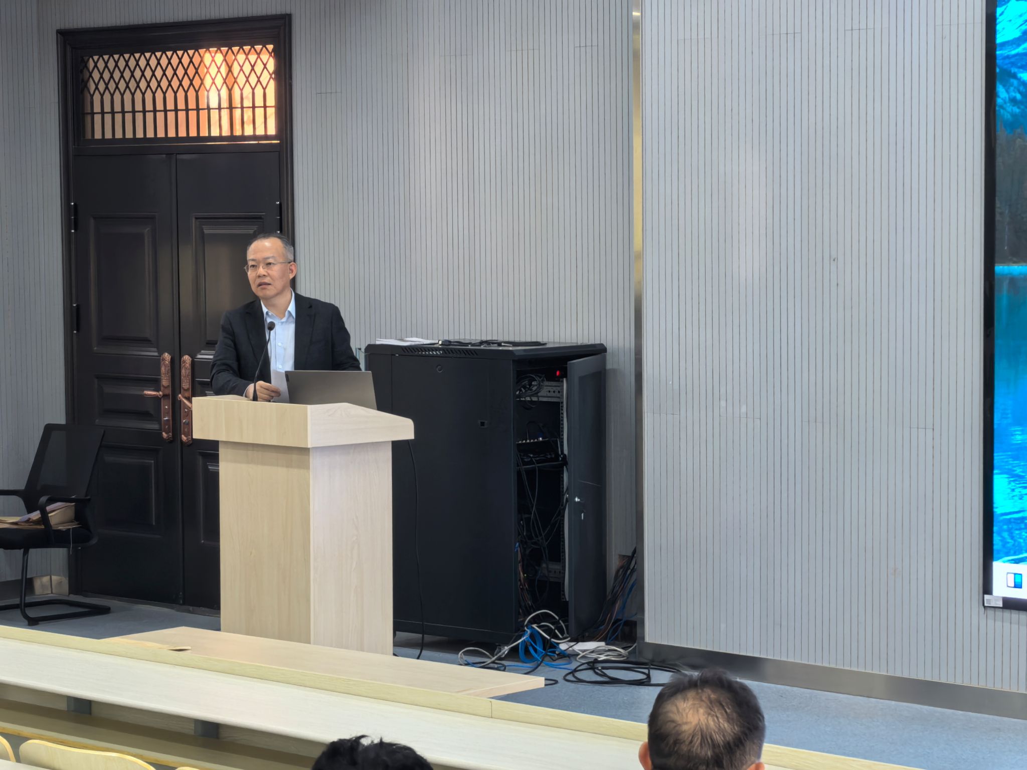 冰球突破豪华版官方网站召开年度工作冲刺动员大会