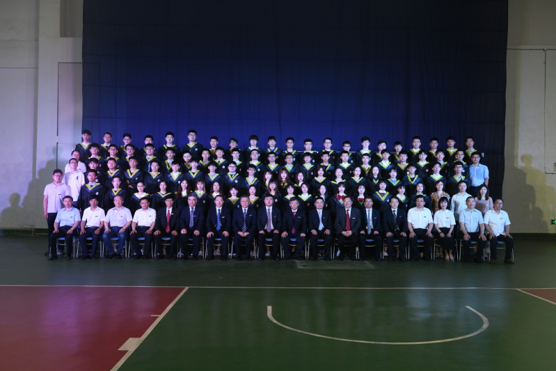 冰球突破豪华版官方网站生态环境系2021届本科毕业生积极参与校区毕业生合影留念活动