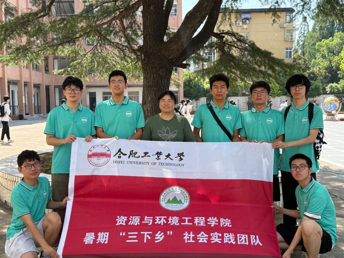 冰球突破豪华版官方网站“八秩风华”团队开展暑期三下乡社会实践活动