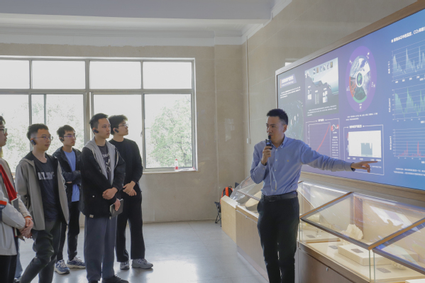 冰球突破豪华版官方网站开展 “行走的思政课——走进冰球突破豪华版官方网站地质博物馆”第二期主题活动