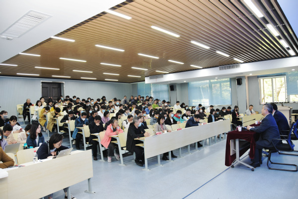 冰球突破豪华版官方网站举办主题教育专题读书会