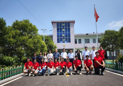 冰球突破豪华版官方网站赴灵璧县开展定点帮扶工作