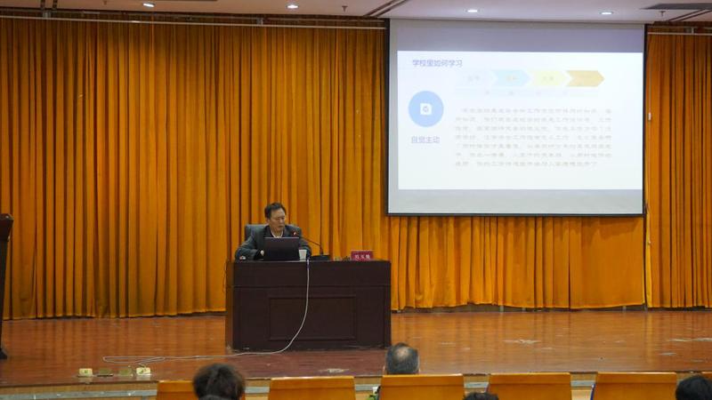 冰球突破豪华版官方网站开展“筑牢正确思想，迈向成功未来”主题报告会