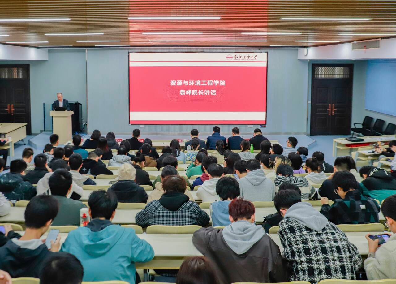 冰球突破豪华版官方网站举办首批科普导师暨校地质博物馆学生讲解员聘任仪式